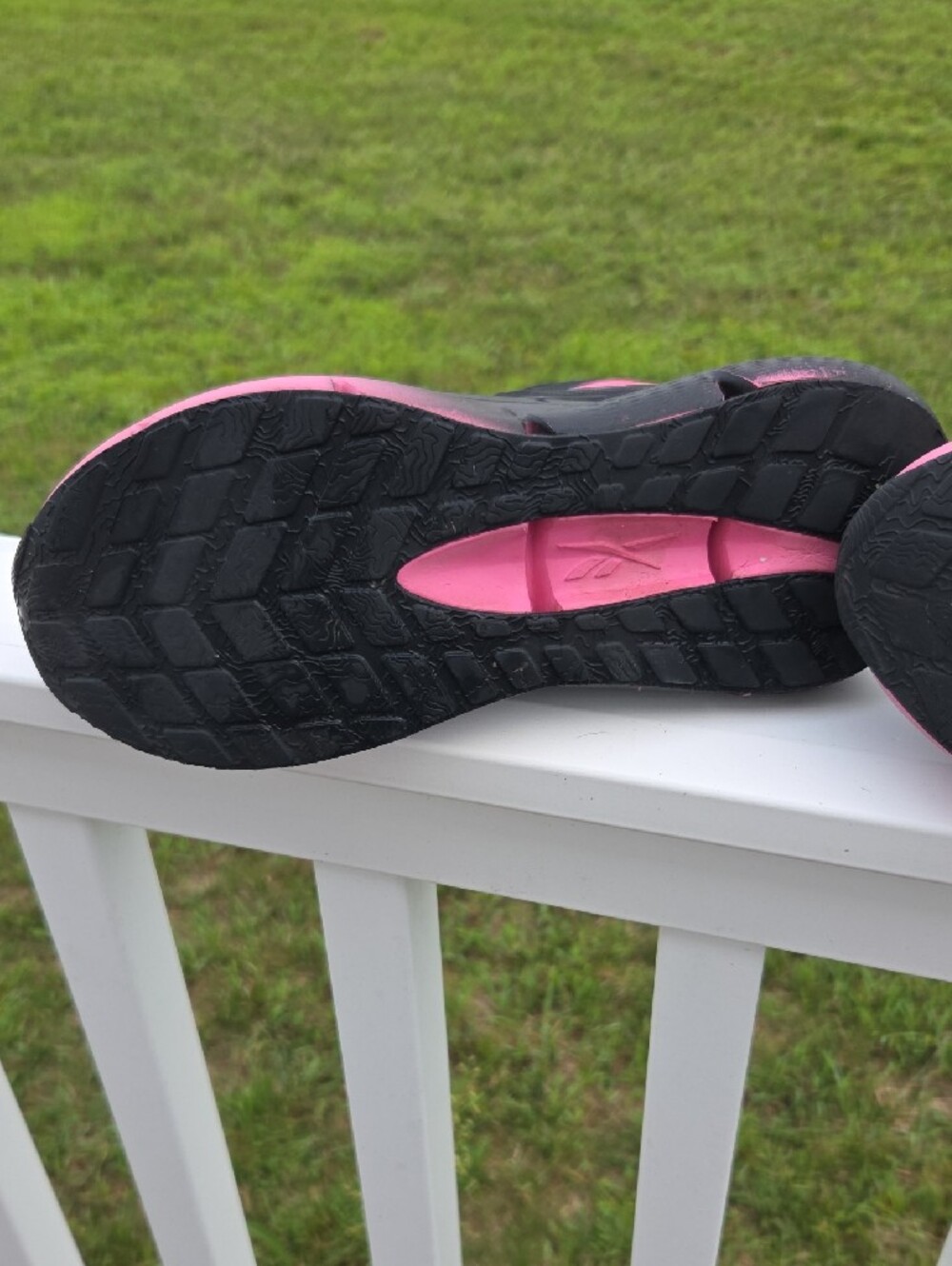 Reebok Women's Black and Hot Pink Athletic Running Shoes Size 8 1/2 M - Picture 4 of 5